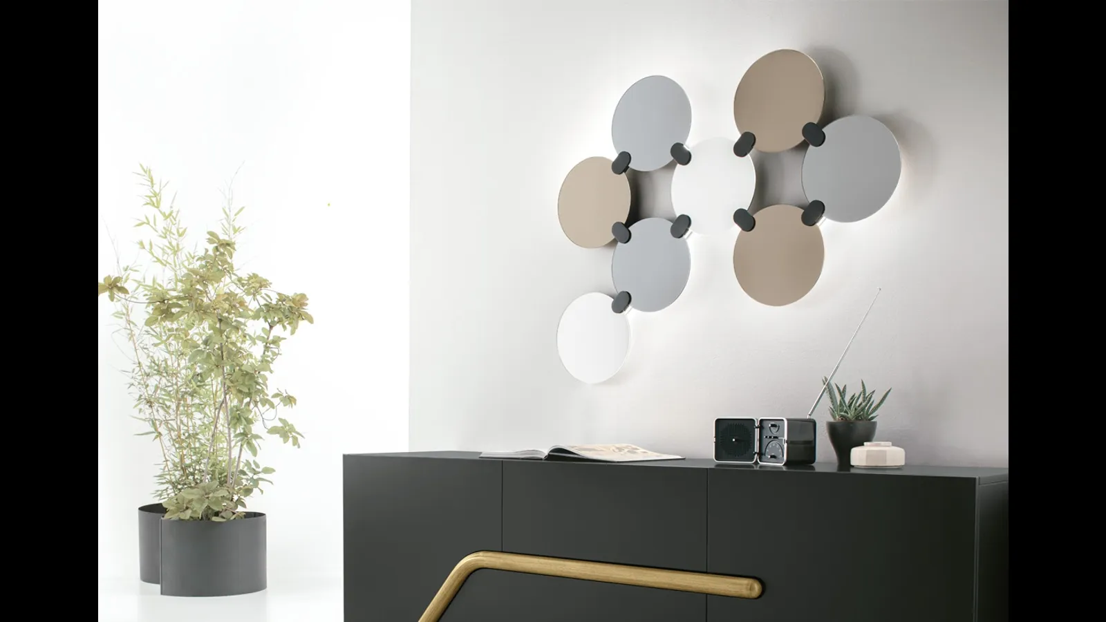 Specchio Atomo composto da 8 specchi con raccordo in metallo di Target Point