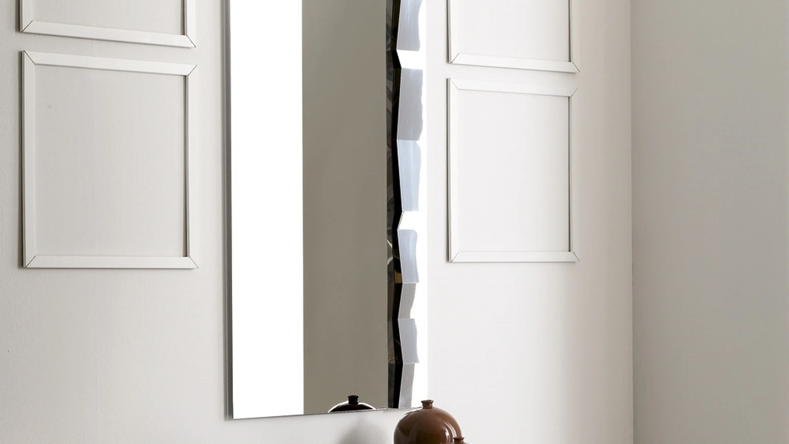 Specchio Valencia con fascia in acciaio inox di Ponti Terenghi