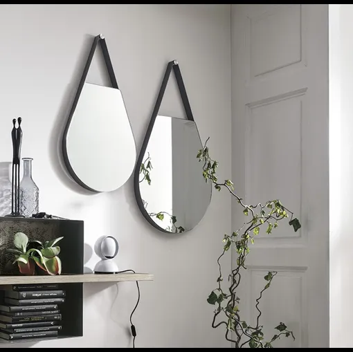 Specchiere a forma di goccia con cornice in metallo verniciato Drops di Target Point