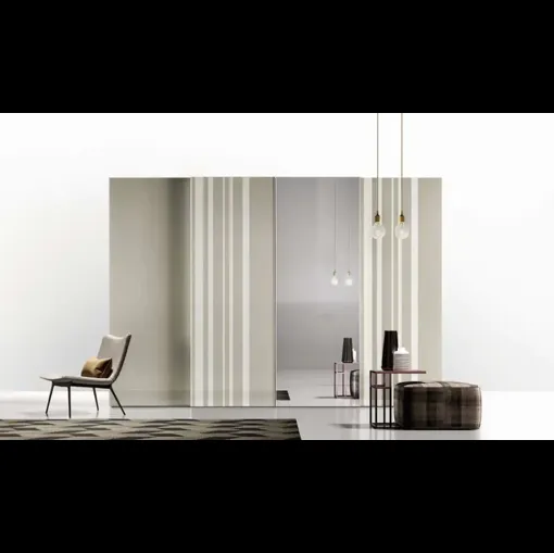 Armadio con ante scorrevoli Levante e Levante Strip S189 in vetro laccato e specchio di Moretti Compact Giorno Notte