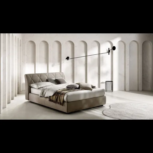 Letto in tessuto imbottito con testiera trapuntata Kilt di Bside