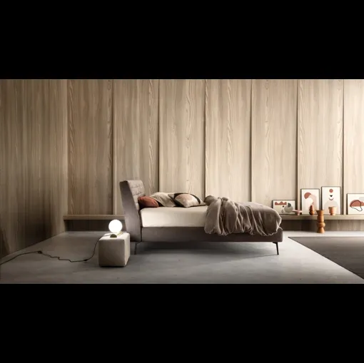 Letto in tessuto imbottito con testiera trapuntata Stick di Bside
