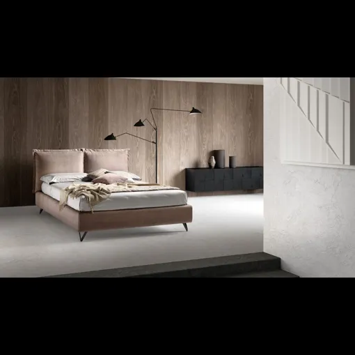 Letto matrimoniale imbottito con testiera regolabile e box contenitore Wisp di Bside