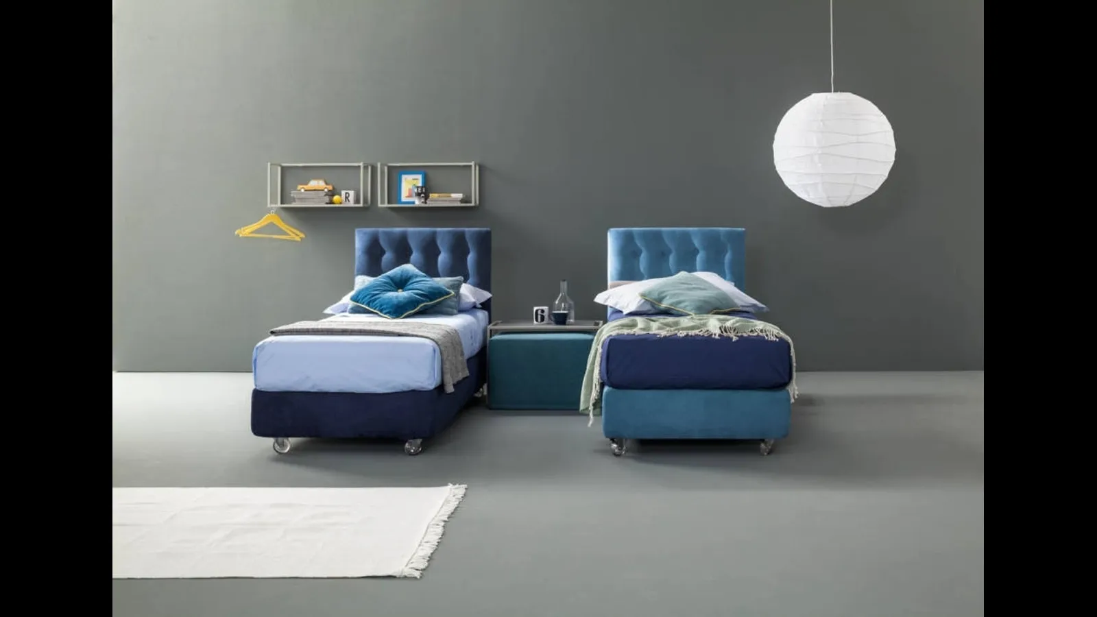 Letto singolo in tessuto imbottito con testiera trapuntata Aster di Bside