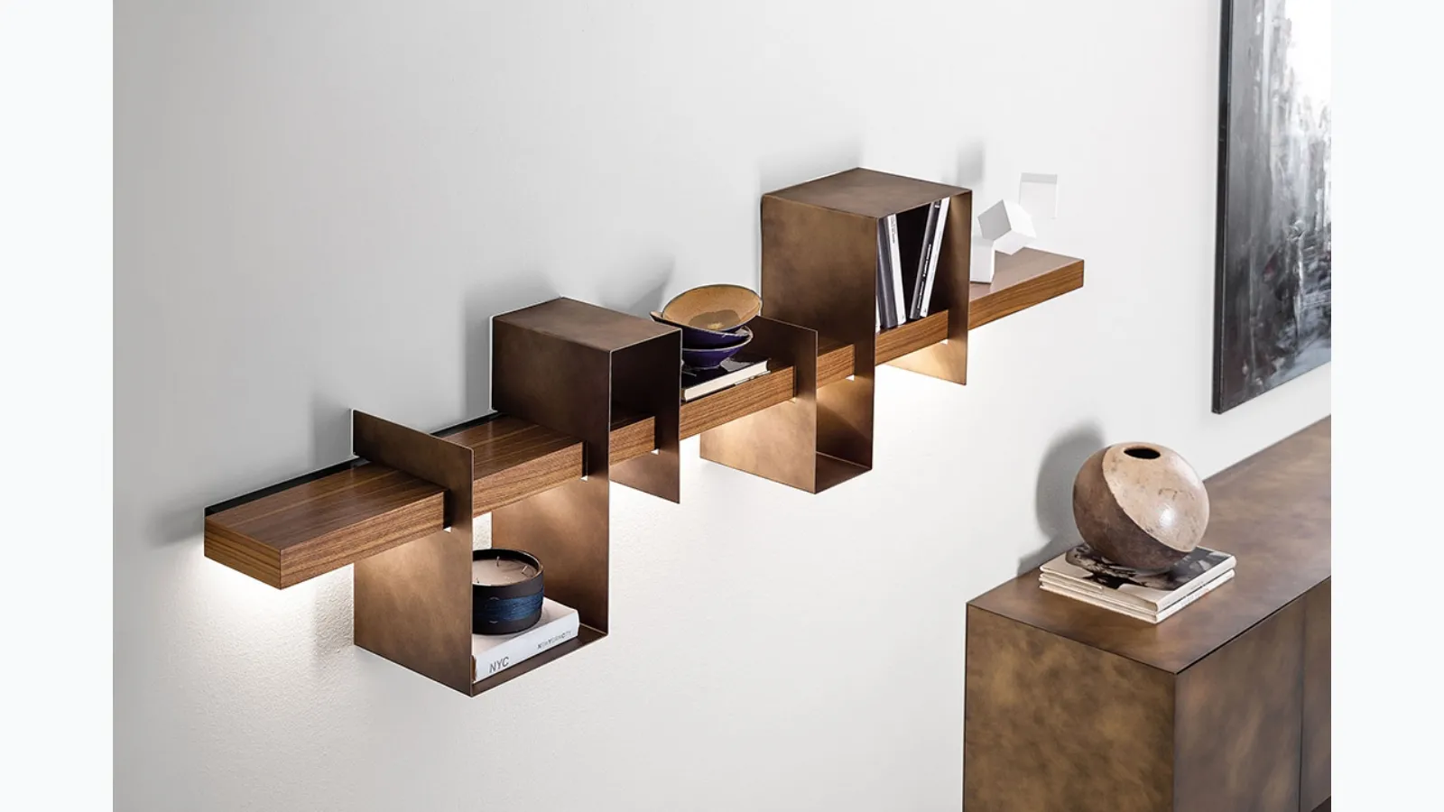 Libreria Ago e Filo in legno con mensole in metallo di Ronda Design