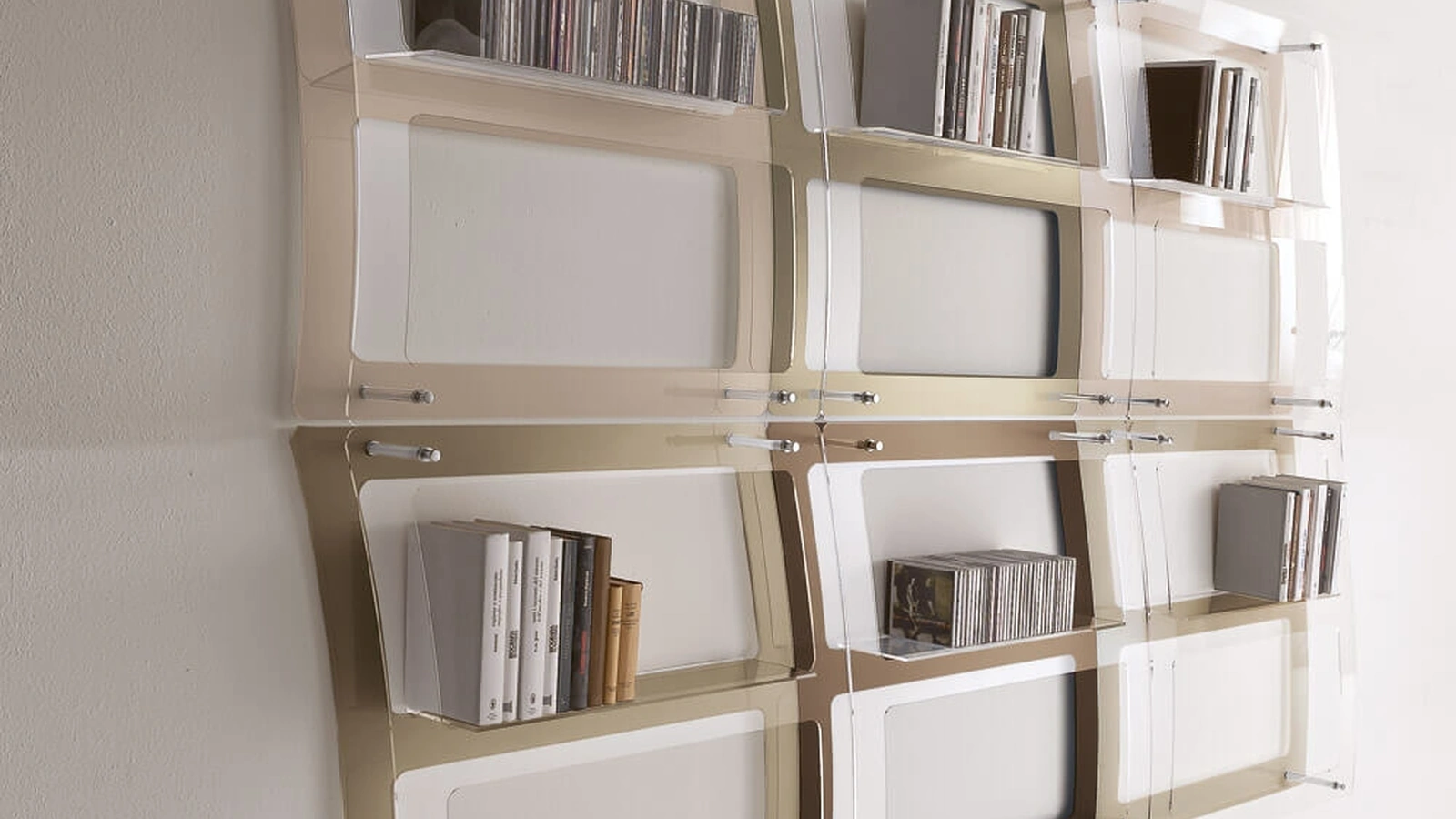 Libreria sospesa in plexiglass Venus di Ponti Terenghi