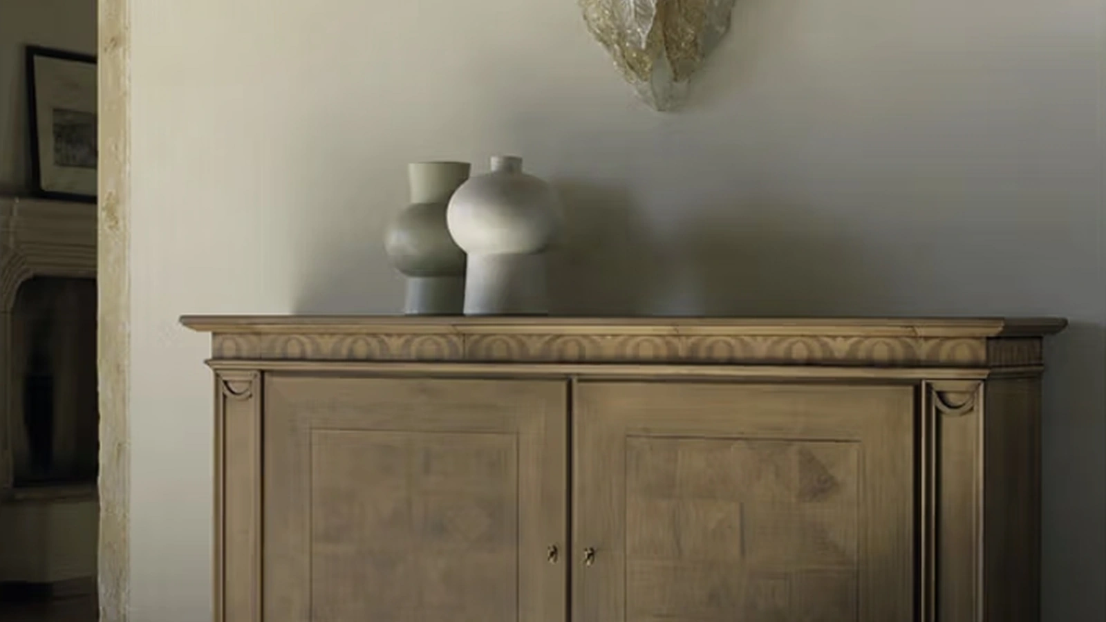 Madia in legno chiaro dallo stile classico ed elegante con ante intarsiate 07B di Cantiero