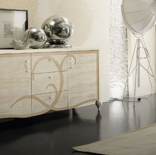 Madia a due ante e tre cassetti con frontale in rovere sabbiato e finitura champagne Newage 001 di Cantiero