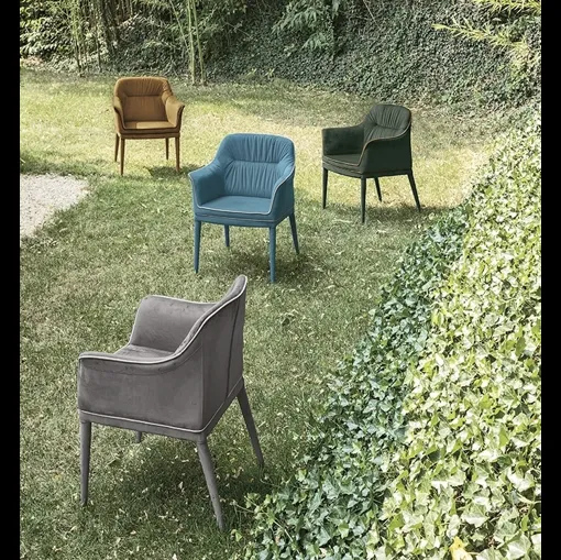 Sedia Dallas Poltroncina interamente rivestita in morbida microfibra effetto velluto di Target Point