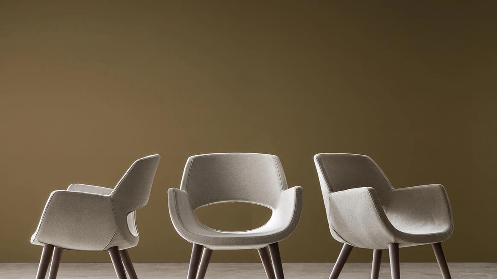 Sedia Logan in tessuto imbottito di Maronese