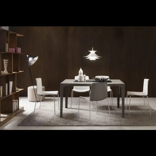 Tavolo allungabile Ettore con top in HPL e gambe in metallo di La Primavera