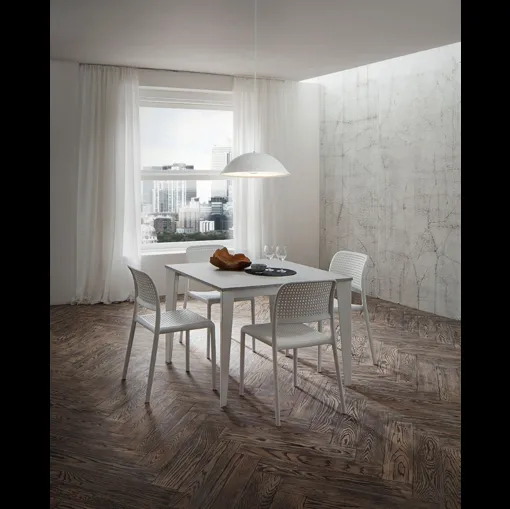 Tavolo Carlo Super Quadrato con top in laminato HPL e gambe in metallo di La Primavera