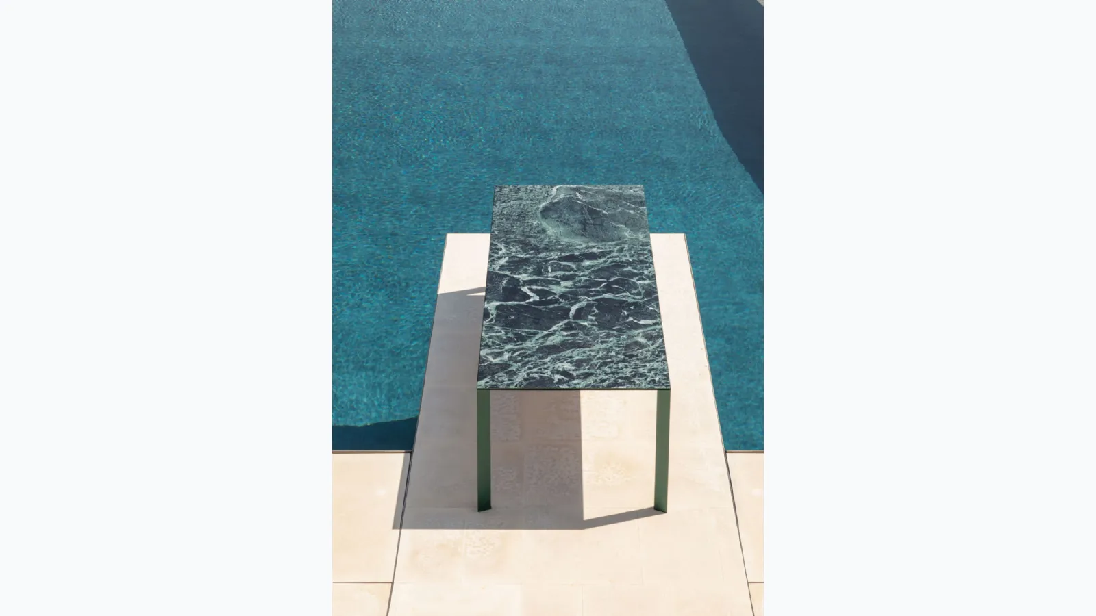 Tavolo Akashi in ceramica di Midj