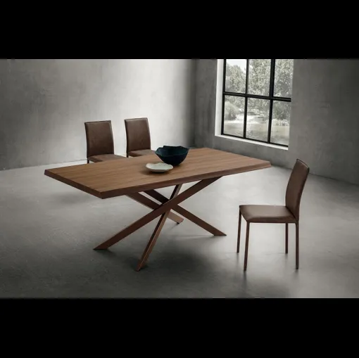 Tavolo Renzo con top in legno e struttura in metallo di La Primavera