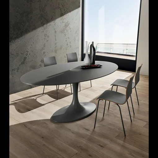 Tavolo ovale fisso in vetro laccato opaco di design Ruud di La Primavera