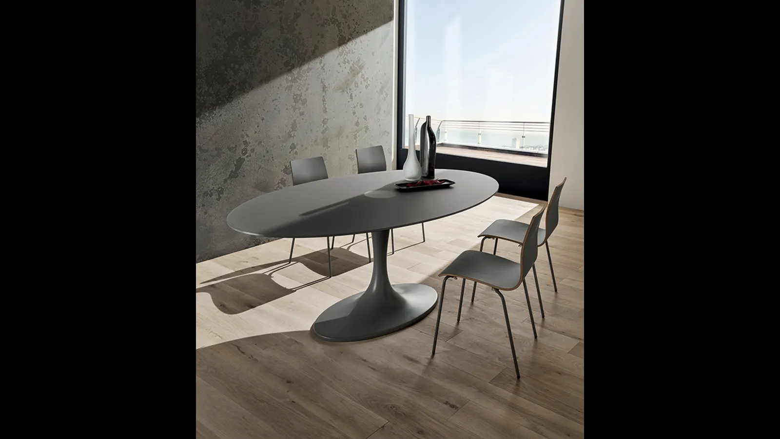 Tavolo ovale fisso in vetro laccato opaco di design Ruud di La Primavera