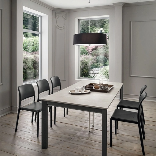 Tavolo consolle allungabile Steave con top in HPL e gambe in alluminio di La Primavera