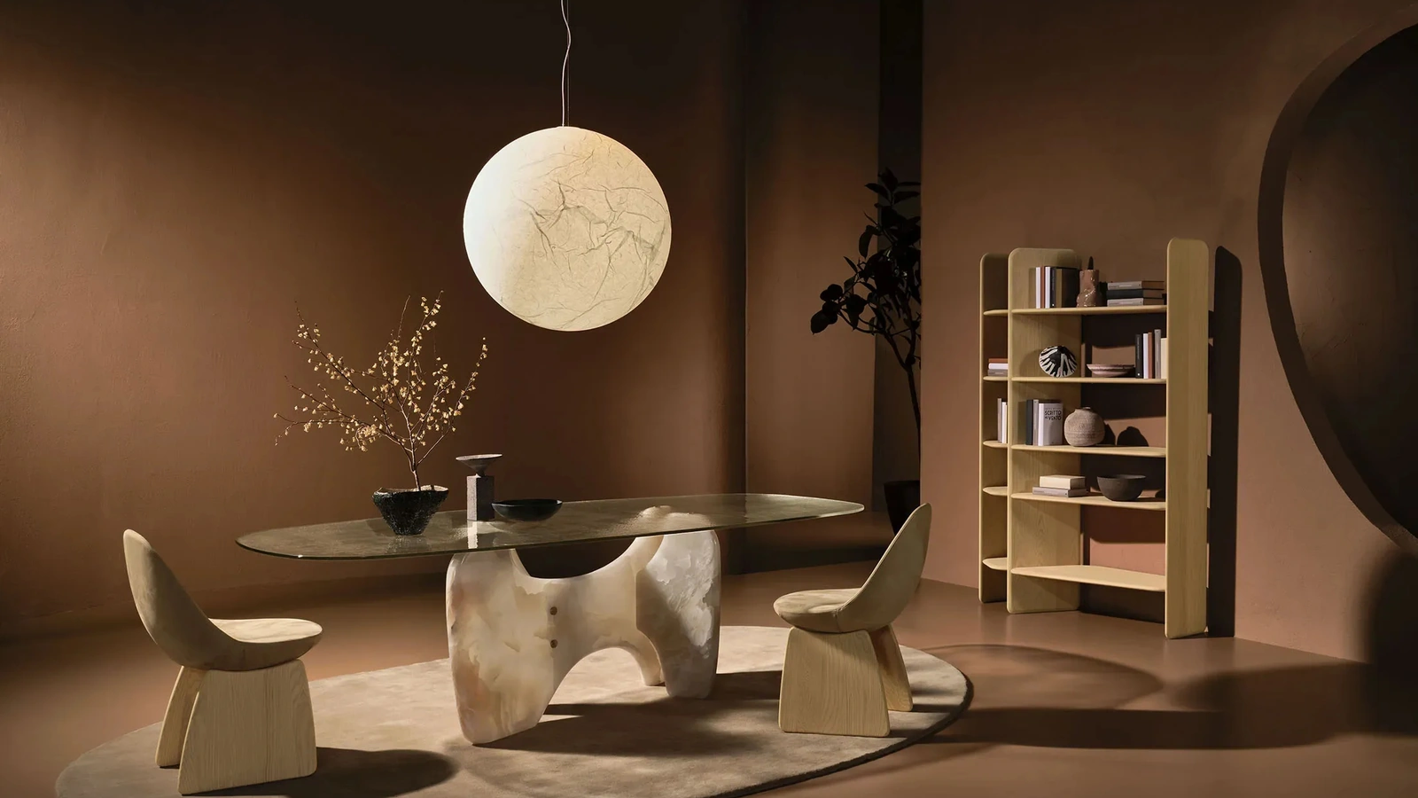 Tavolo Tribe Onyx in vetro con base in onice di Nature Design