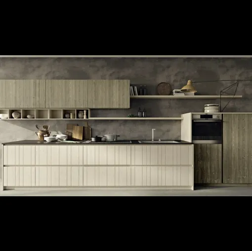 Cucina Moderna lineare in legno di abete con ante dogate verticalmente a larghezza differenziata New Step 01 di Fratelli Mirandola